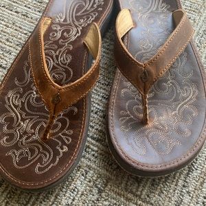 OluKai sandals size 8
